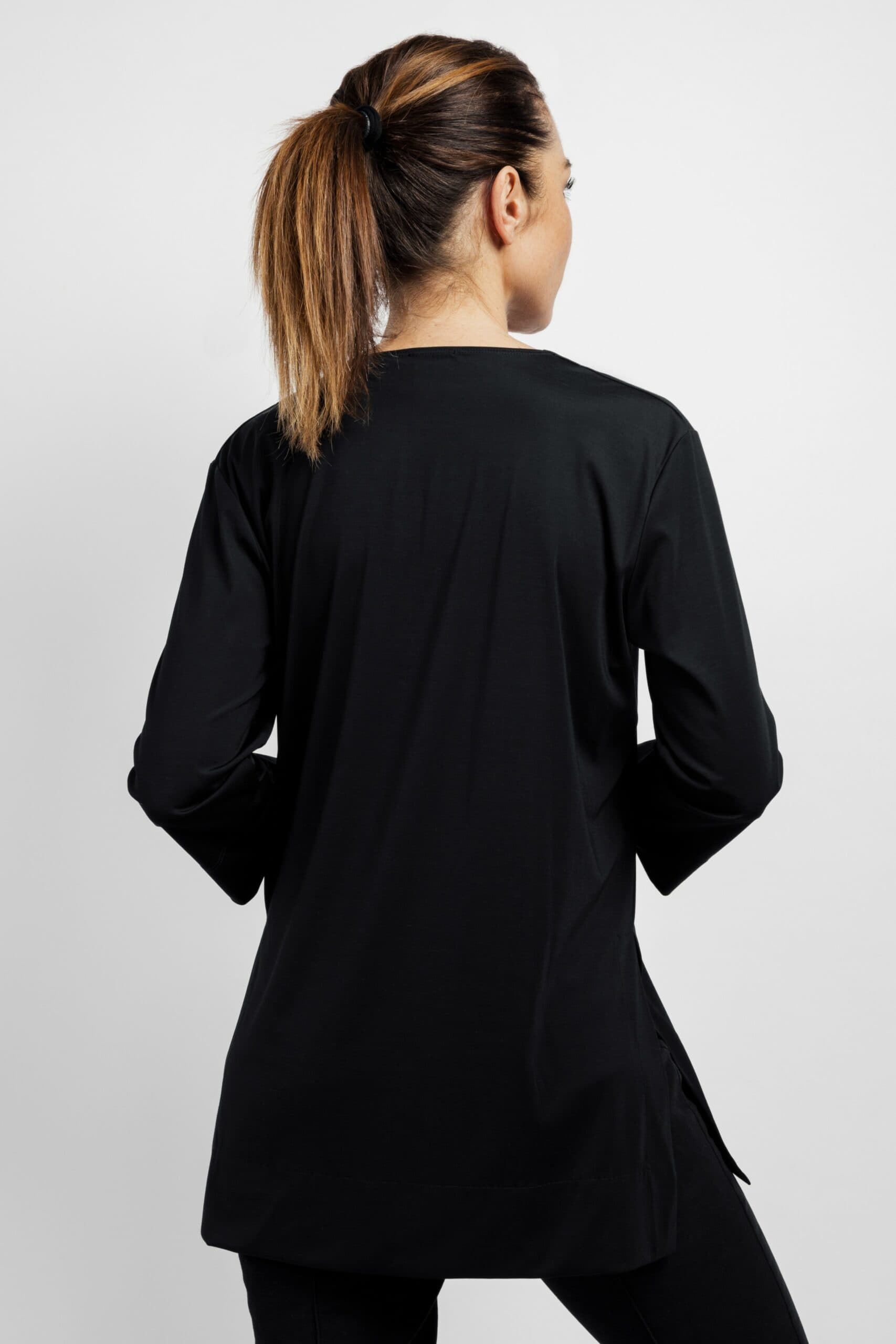 Deep White Black VIC Damen Tunika schwarz mit V-Ausschnitt, Bluse V Ausschnitt mit breiter Blende, gerader Ärmel ¾ Arm, Viskose, Ansicht von hinten
